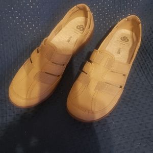 Women Clark's Silliman stork